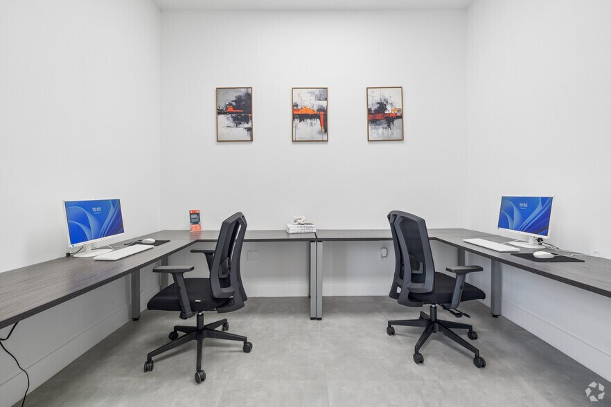 More Photos Of 1025 E 25th St, Hialeah Coworking Space