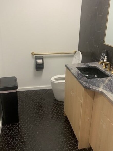 More Photos Of 1951 SR 426 W, Oviedo Office For Lease