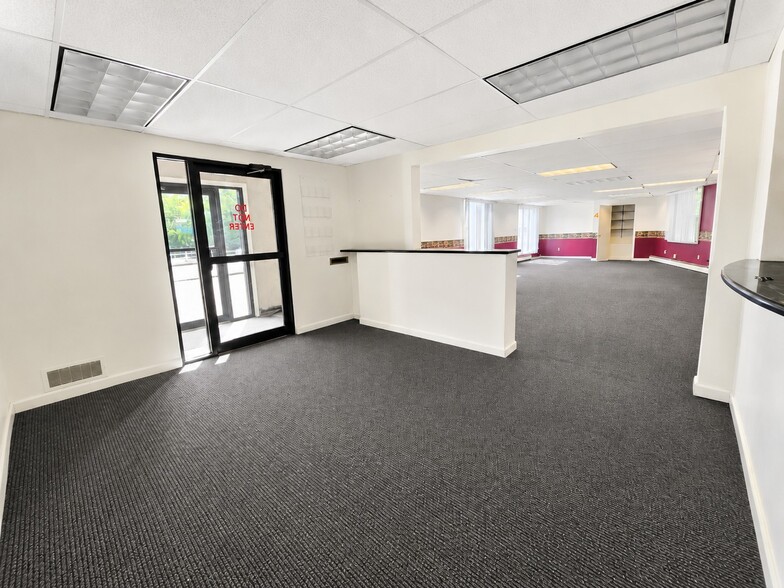 More Photos Of 6 Daniel Webster Hwy, Nashua Office For Lease