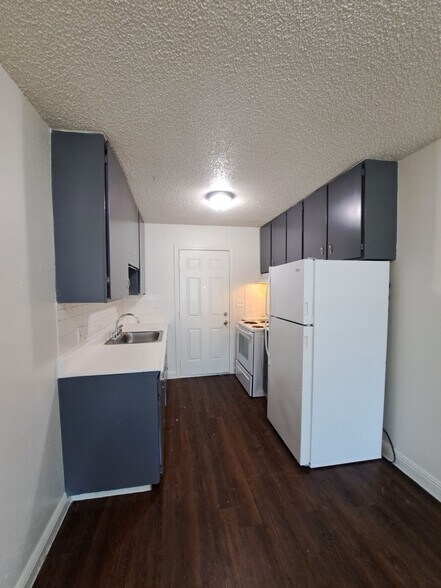 More Photos Of 441 S Dearing Ave, Fresno Apartments For Sale