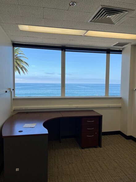 More Photos Of 505 Coast Blvd S, La Jolla Office For Lease