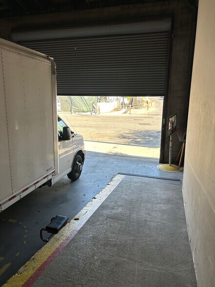 More Photos Of 3571 Hayden Ave, Culver City Warehouse For Lease