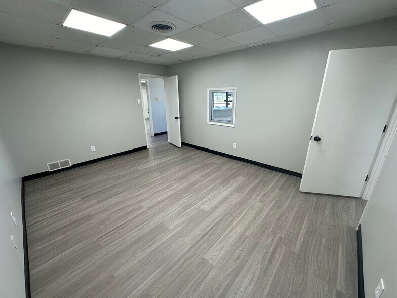 More Photos Of 6525 Midway Rd, Haltom City Warehouse For Lease