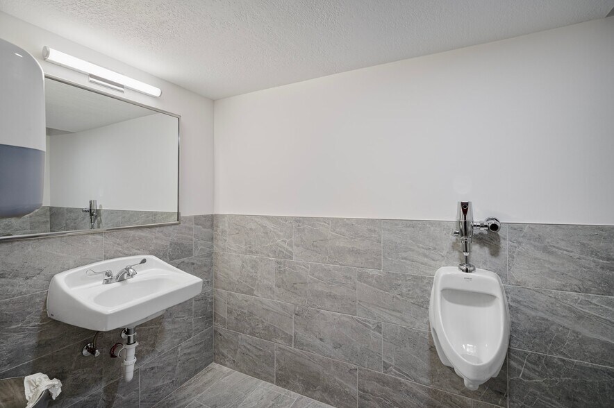 More Photos Of 1401-1405 Silver Lake Rd, New Brighton Medical For Lease