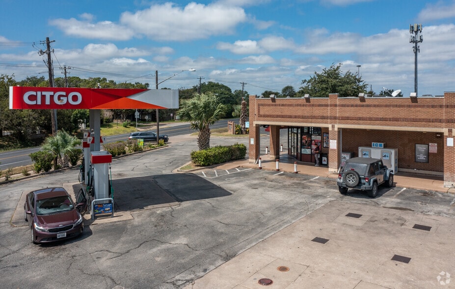 More Photos Of 1006 E Yager Ln, Austin Unknown For Lease