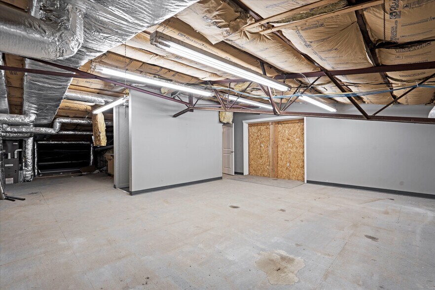 More Photos Of 325 E State Ave, Tonganoxie Auto Dealership For Lease