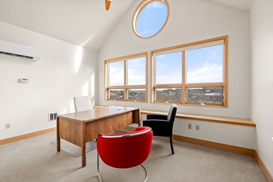 More Photos Of 85 Eastern Ave, Gloucester Loft Creative Space For Sale