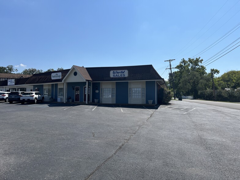 More Photos Of 6400-6406 E Brainerd Rd, Chattanooga Office For Lease