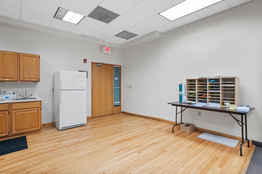 More Photos Of 19-29 Mechanic St, Worcester Office For Sale