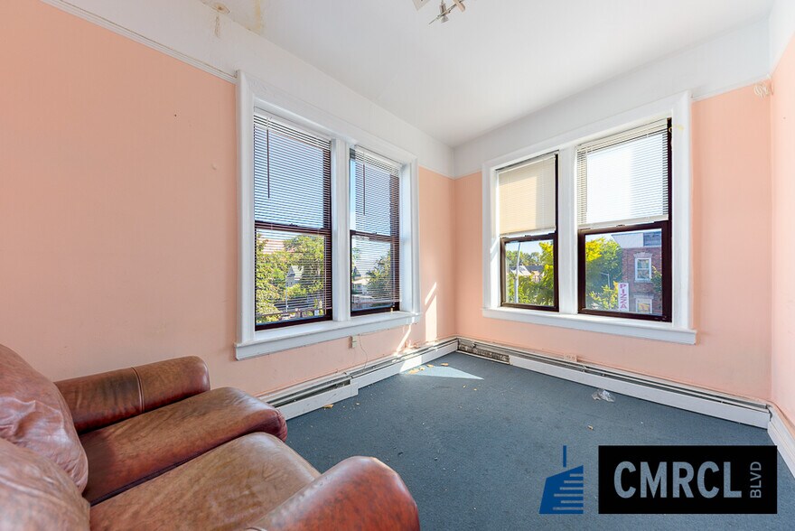 More Photos Of 131 Beverley, Brooklyn Flex For Lease