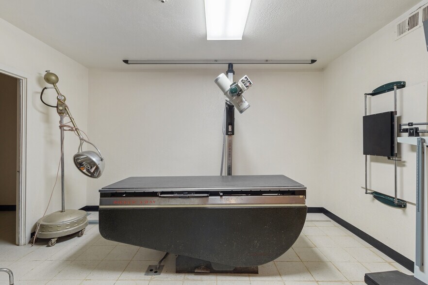 More Photos Of 116 E Robert S Kerr Blvd, Wynnewood Medical For Sale