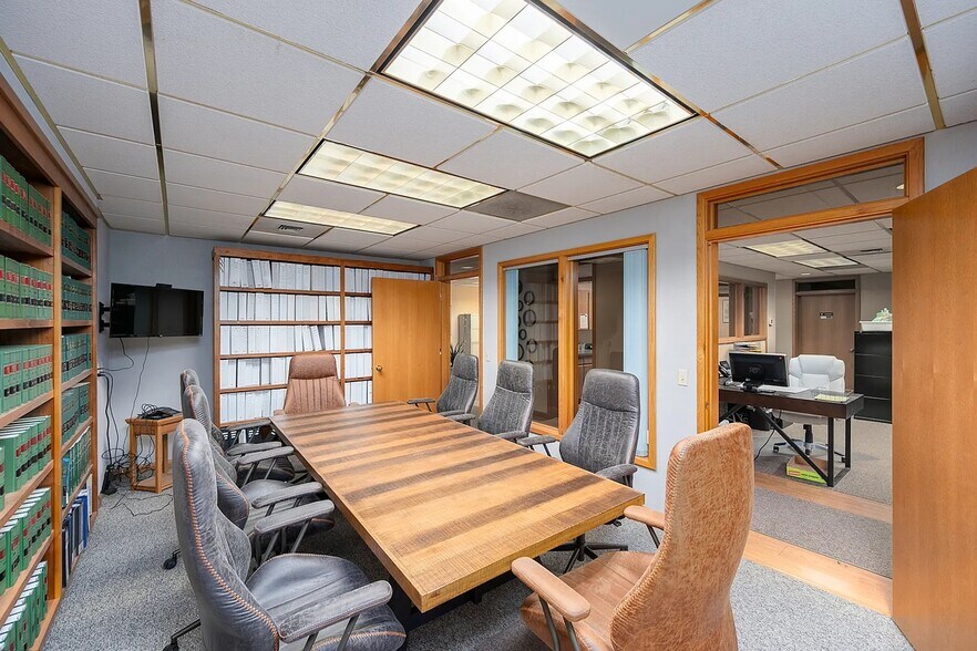 More Photos Of 100 E Broadway Ave, Moses Lake Office For Lease