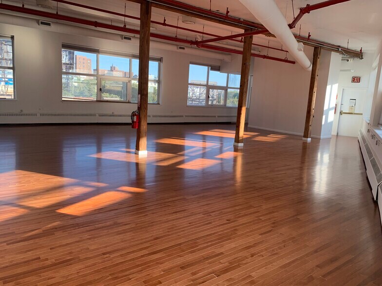 More Photos Of 110 York St, Brooklyn Office For Lease
