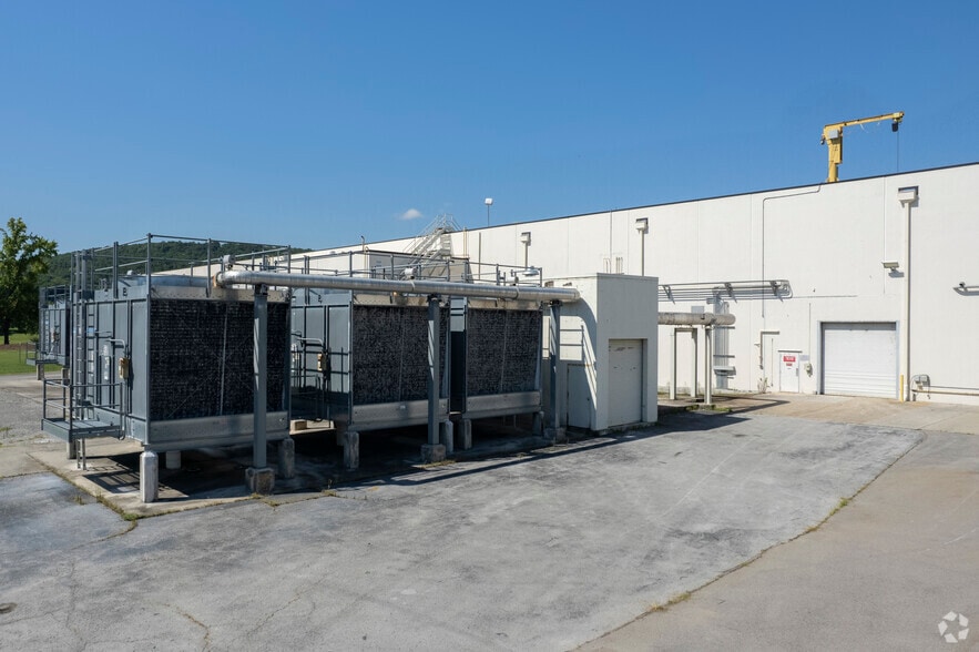 More Photos Of 4905 Moores Mill Rd, Huntsville Manufacturing For Lease