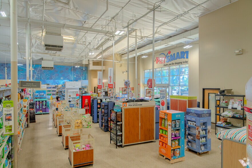 More Photos Of 865 Colusa Ave, Yuba City Department Store For Sale