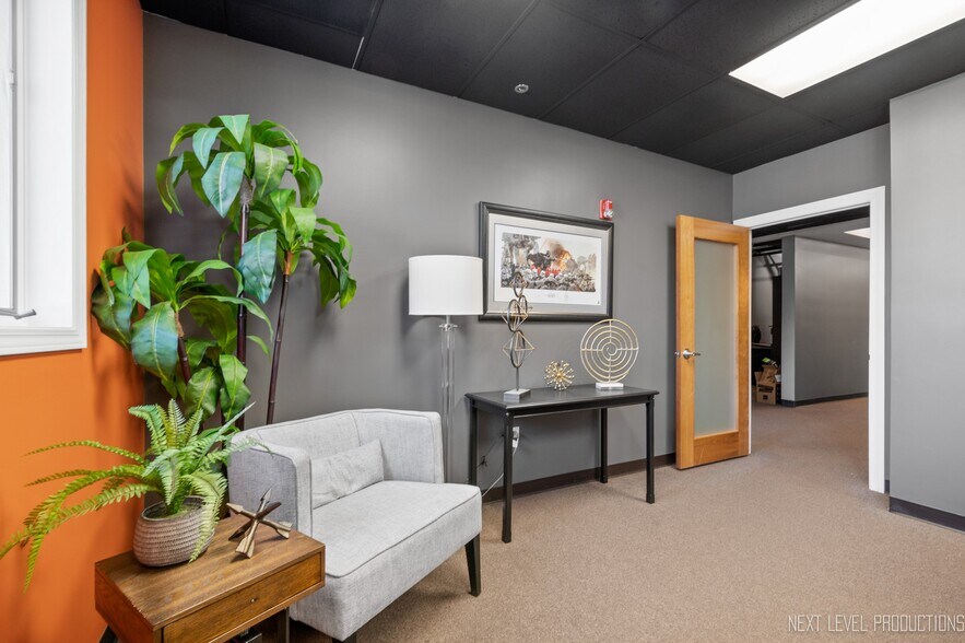 More Photos Of 850 W Bartlett Rd, Bartlett Medical For Sale