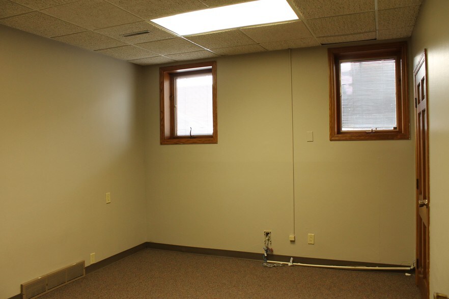 More Photos Of 535 Main St, Ames Office For Lease