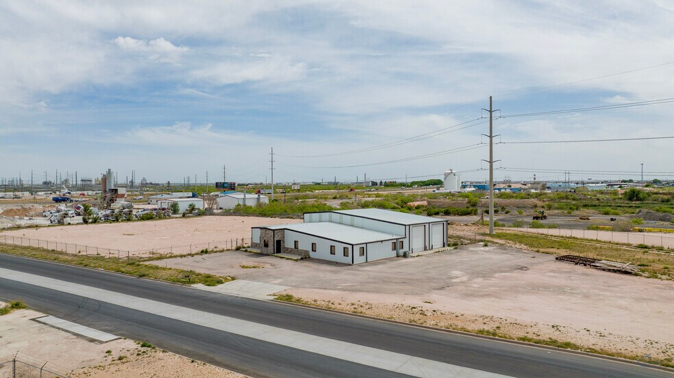 More Photos Of 1010 S Meadow Ave, Odessa Warehouse For Sale
