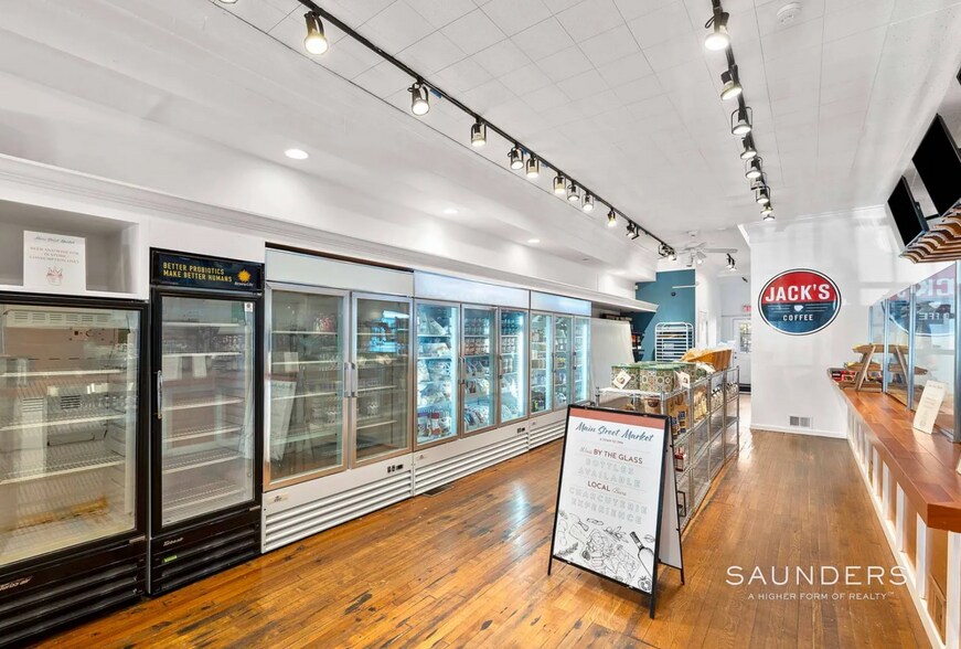 More Photos Of 70 Main St, Southampton Restaurant For Sale