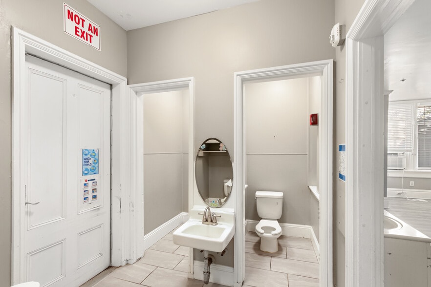 More Photos Of 1111-1123 D St, Sacramento Specialty For Sale