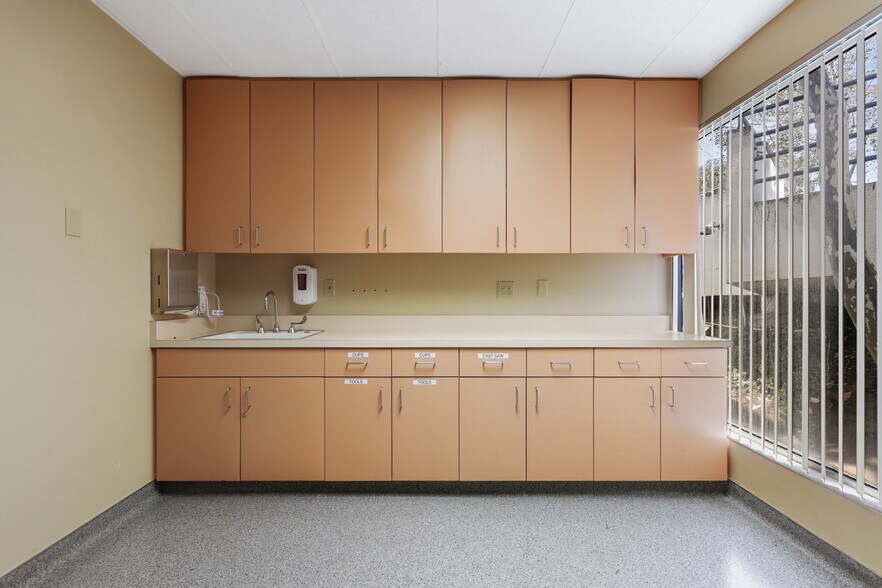 More Photos Of 1760 Termino Ave, Long Beach Medical For Lease