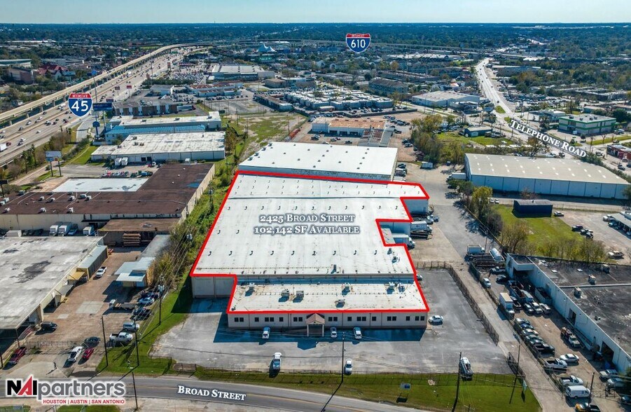 More Photos Of 2425 Broad St, Houston Warehouse For Lease