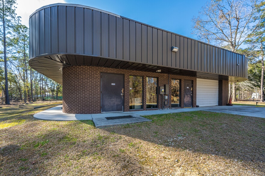 More Photos Of 105 Lamplight Cir, Summerville Flex For Lease