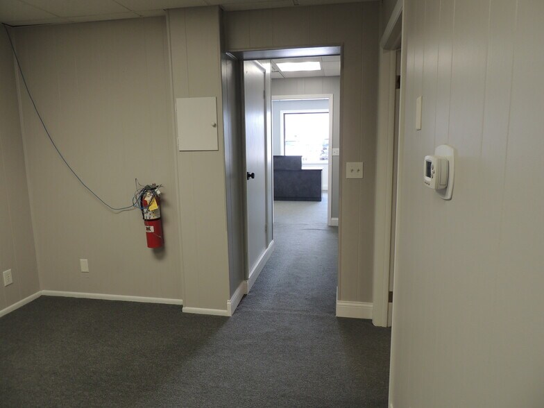 More Photos Of 1608 Lincolnway, Valparaiso Storefront Retail Office For Lease