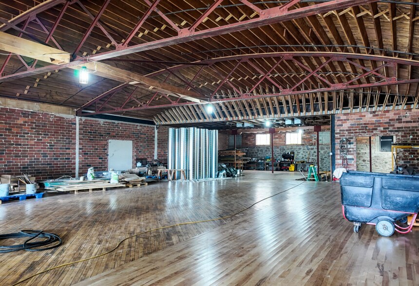 More Photos Of 206-208 N Fairfax Ave, Sioux Falls Light Distribution For Lease