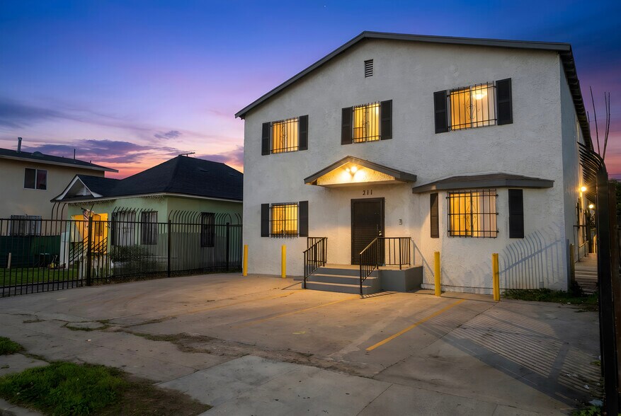 More Photos Of 211 E 55th St, Los Angeles Apartments For Sale