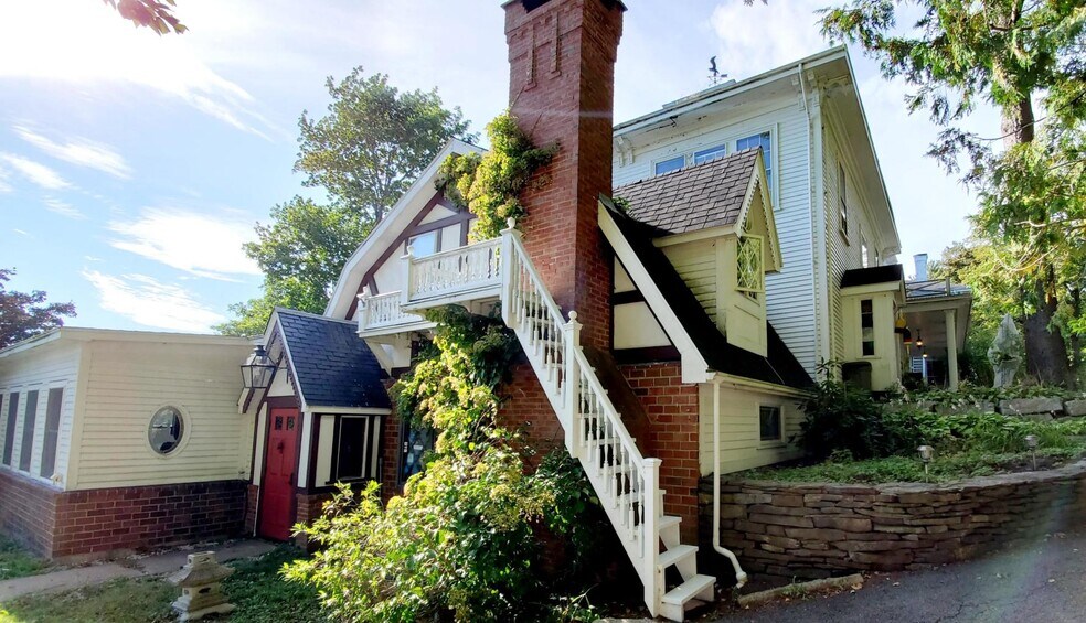 More Photos Of 121 E Main St, Searsport Hospitality For Sale