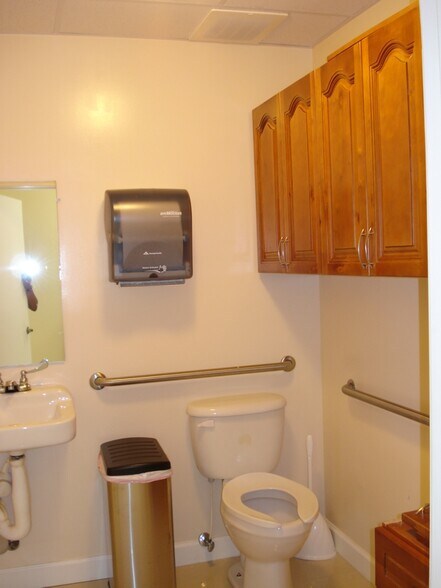 More Photos Of 18710 SW 107th Ave, Miami General Retail For Lease