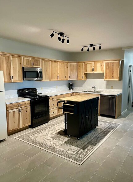 More Photos Of 446 Maples Rd, Milford Hotel For Sale