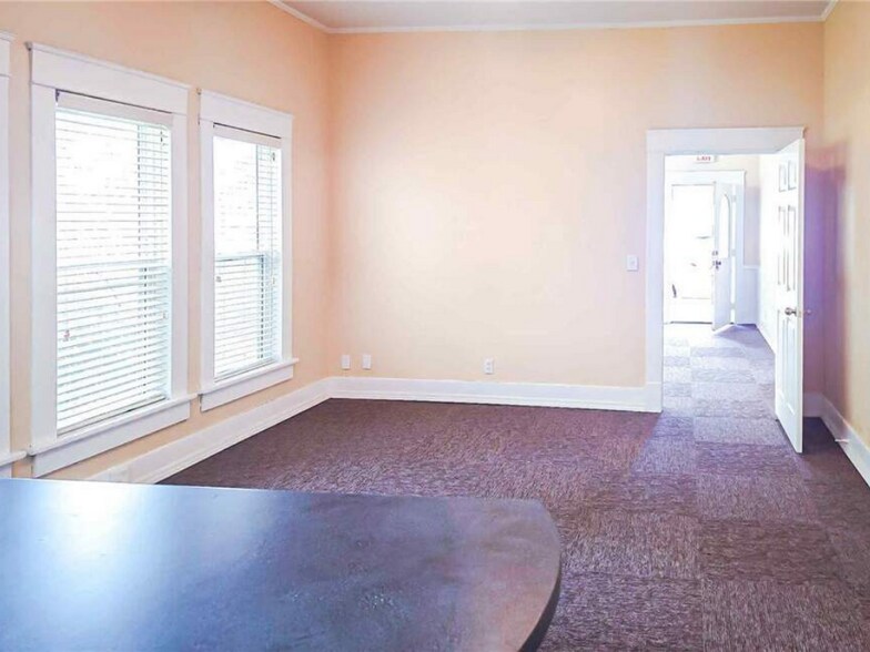 More Photos Of 1301 W Main St, Clarksville Office For Sale