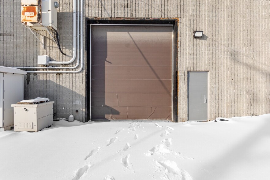 More Photos Of 9170 Boul Maurice-Duplessis, Montréal Warehouse For Lease