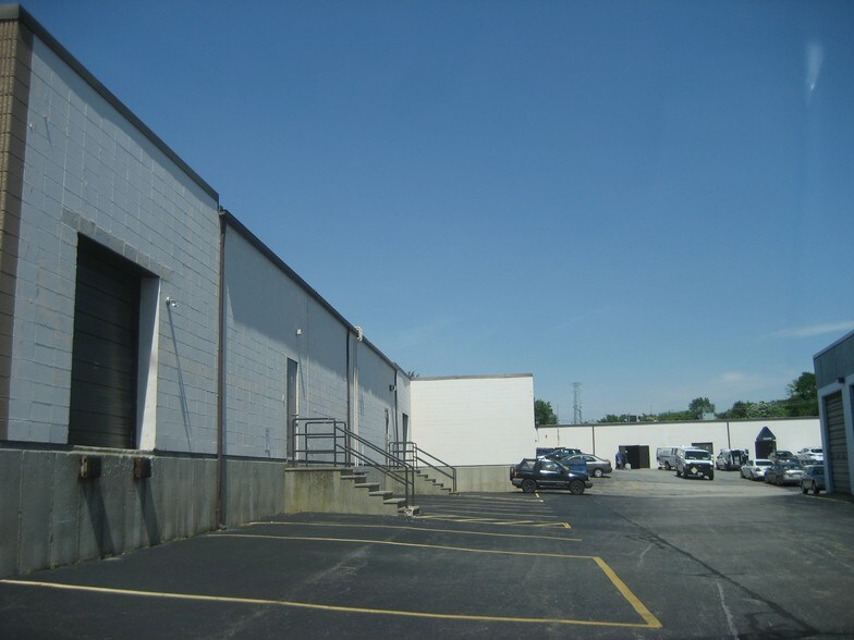 More Photos Of 860A Waterman Ave, East Providence Office For Lease