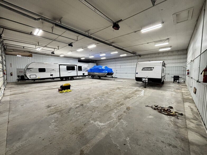 More Photos Of 217 Parkview Ave E, Elkhart Manufacturing For Lease