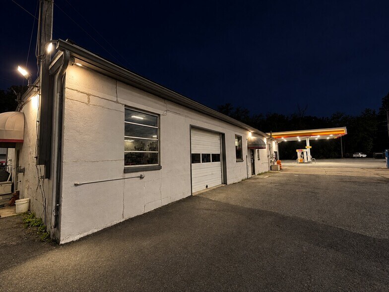 More Photos Of 633 Water St, Belvidere Service Station For Sale