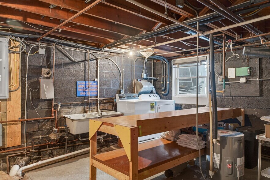 More Photos Of 111 Maiden Ln, Kingston Medical For Sale