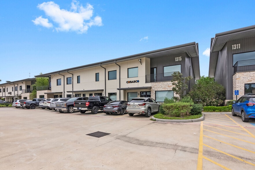 More Photos Of 1315 Rayford Park Rd, Spring Loft Creative Space For Lease