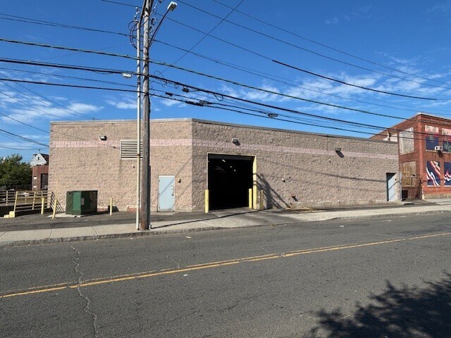 More Photos Of 855 Housatonic Ave, Bridgeport Warehouse For Lease