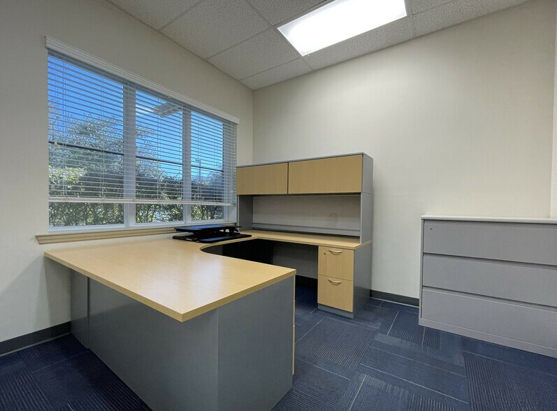 More Photos Of 1701 NW 80th Blvd, Gainesville Office For Sale