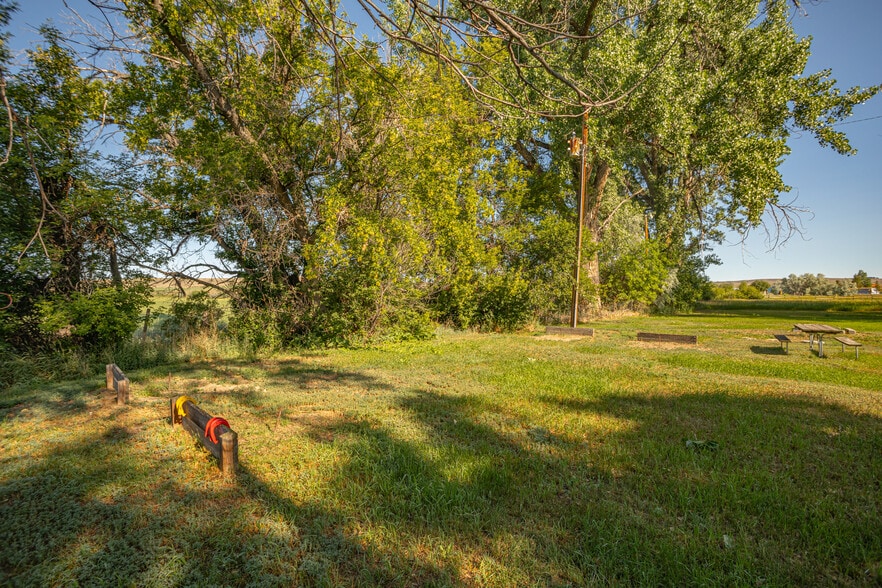 More Photos Of 13899 MT HIGHWAY 200 Hwy, Sun River Bar For Sale