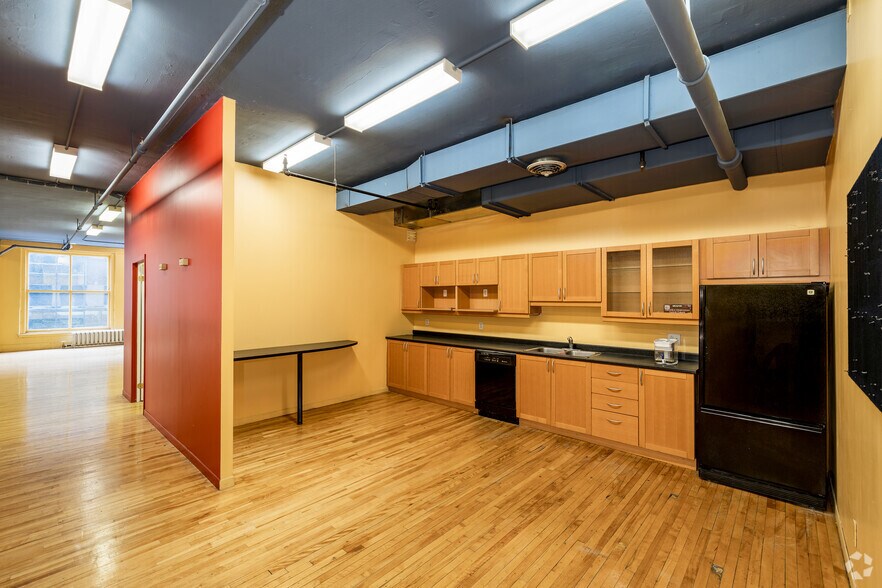 More Photos Of 350-390 Rue Sainte-Catherine O, Montréal Loft Creative Space For Lease