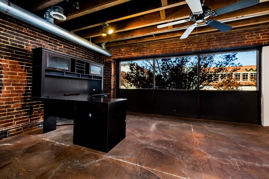 More Photos Of 247 Broad St, Kingsport Loft Creative Space For Sale