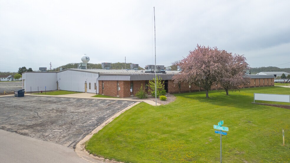 More Photos Of 901 Home St, Rushford Manufacturing For Sale