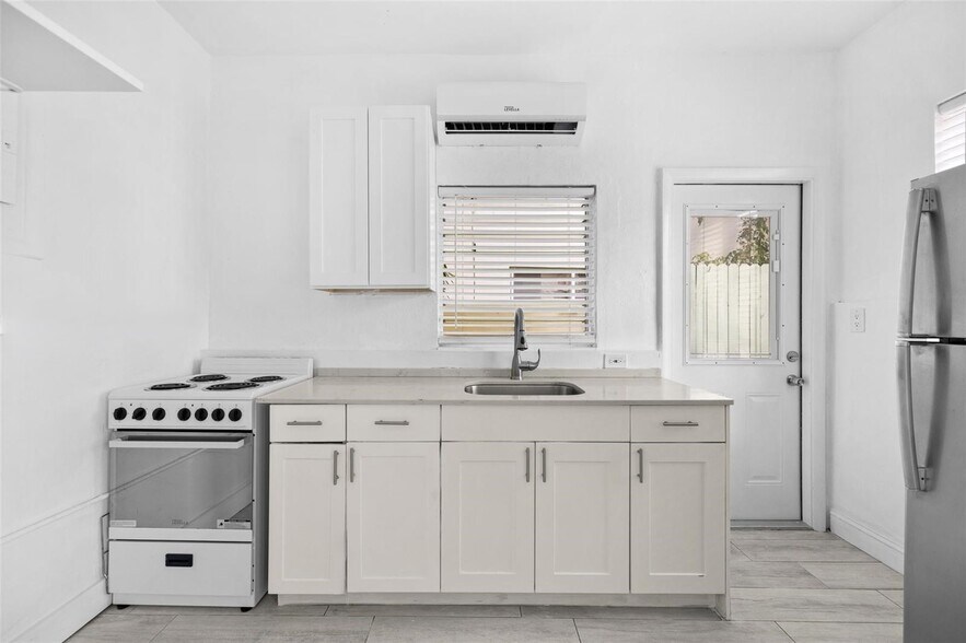 More Photos Of 2822 Pine Tree Dr, Miami Beach Apartments For Sale