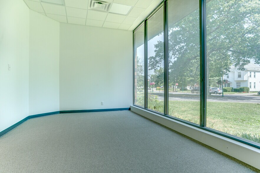 More Photos Of 2710 College Ave, Alton Medical For Lease