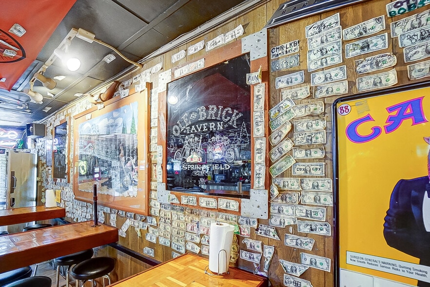 More Photos Of 3475 Mechanicsburg Rd, Springfield Bar For Sale