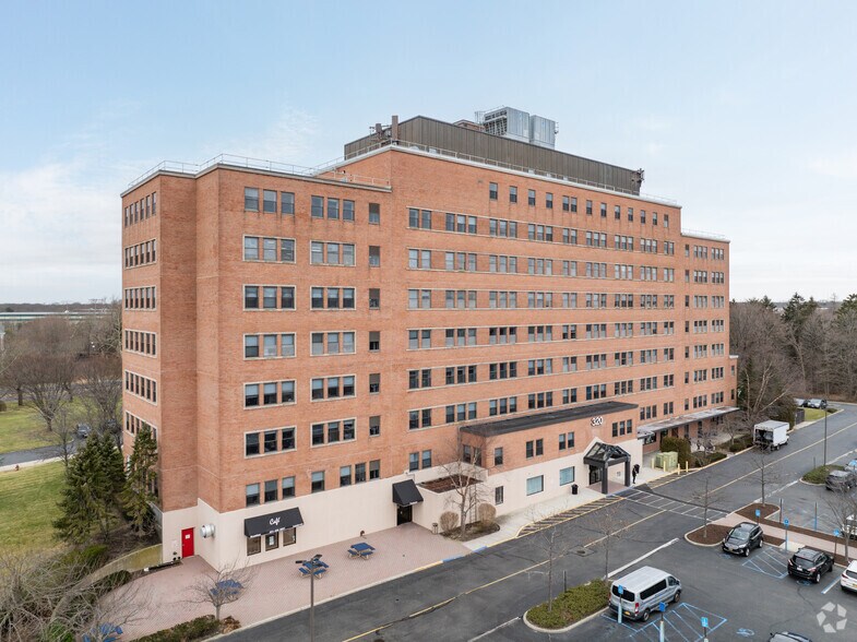 More Photos Of 320 Carleton Ave, Central Islip Office For Lease